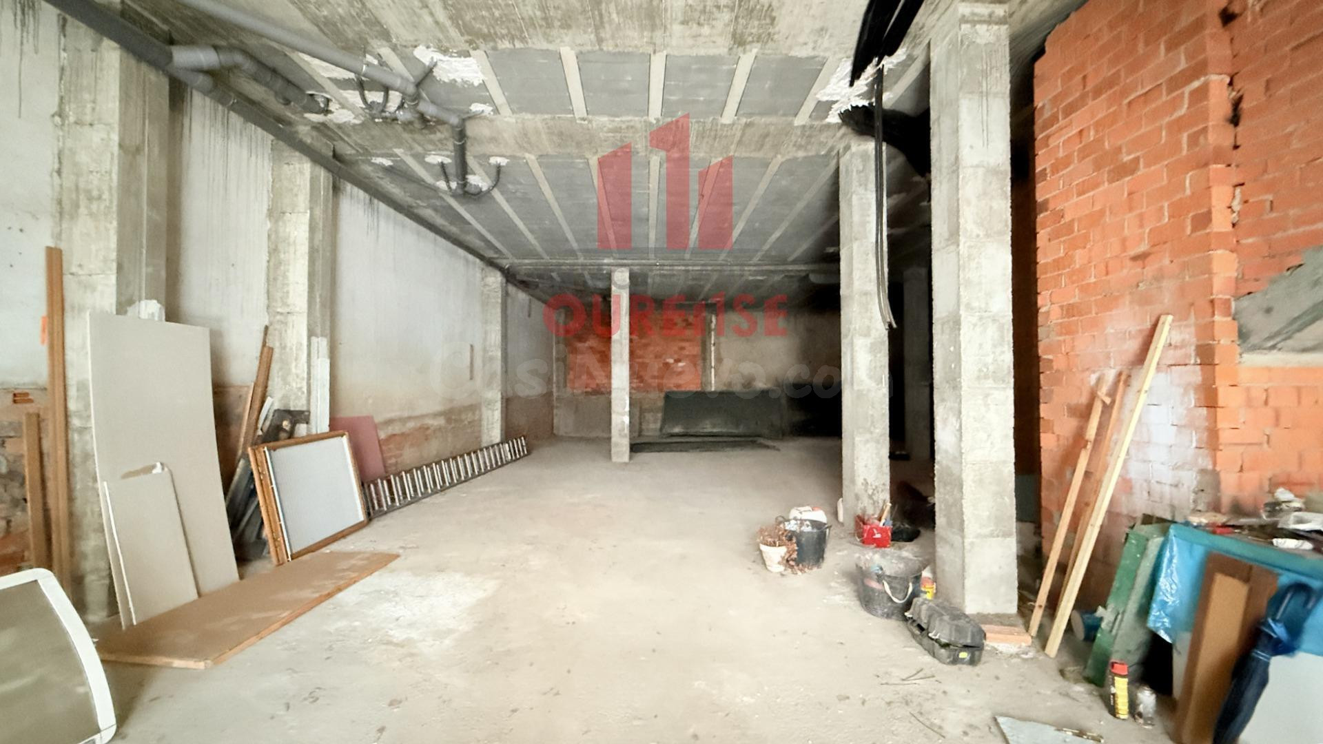 LOCAL COMERCIAL DE OBRA EN LA ZONA DE O COUTO