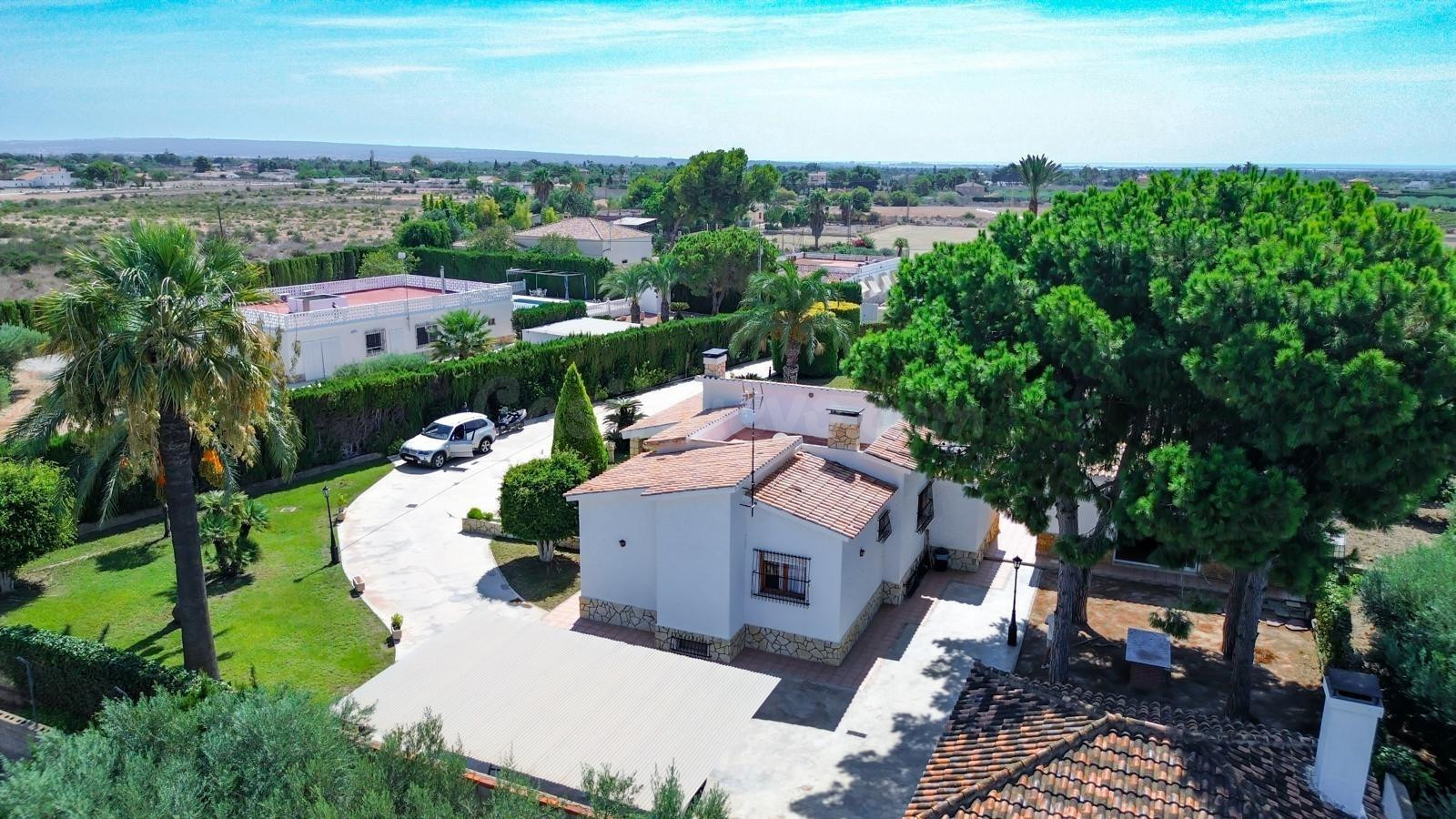 Chalet de 4 dormitorios, 3 Baños, piscina y Casa de invitado - foto 4