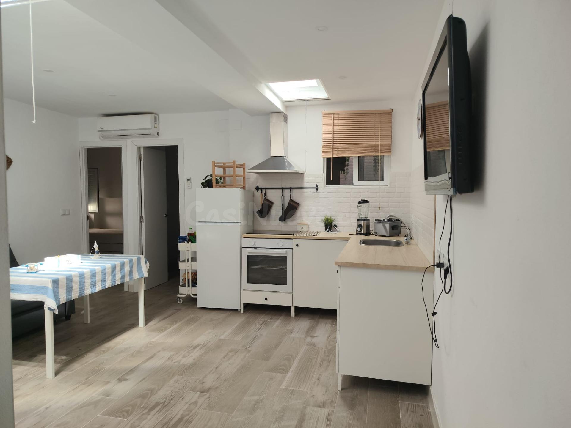 ¡Oportunidad a pocos  pasos de la Cruz del Mar! Coqueto piso reformado y con proyecto de rehabilitación integral del edificio.