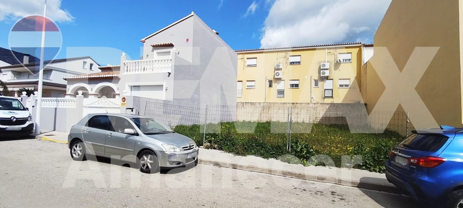Parcela urbana en venta en Beniarbeig