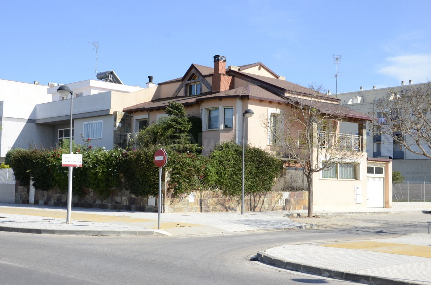 ALG005 - FINCAS GIRBÉS PRESENTA CASA EN CALLE ALBOTAINA EN ALGEMESÍ