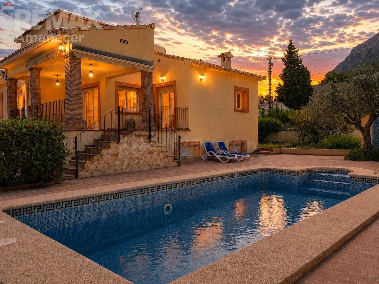 Chalet con piscina privada, garaje y vistas al Montgó - foto 2