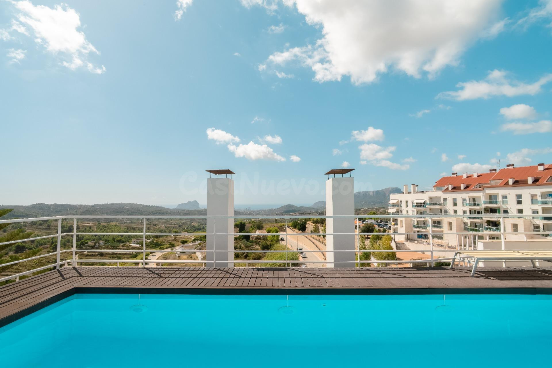 Exclusivo Piso en Venta en Benissa Pueblo: Terraza, 2 habitaciones y Piscina Espectacular en la Azotea con Vistas al Peñon de Ifach