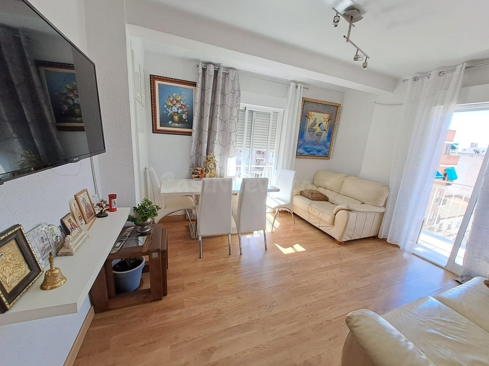 Piso de 4 habitaciones y un baño un zona Plaza de Crevillent - foto 2