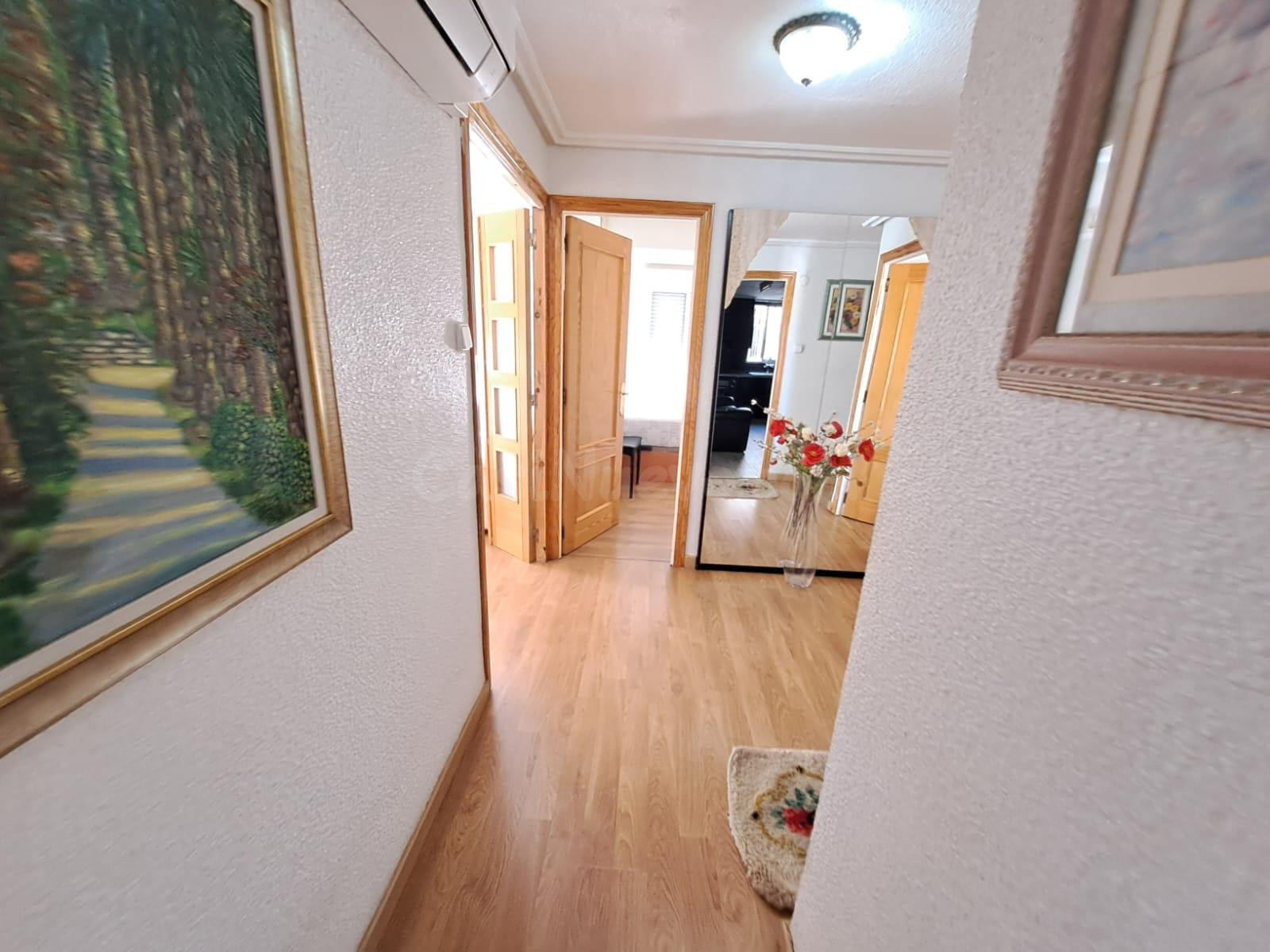 Piso de 4 habitaciones y un baño un zona Plaza de Crevillent - foto 4