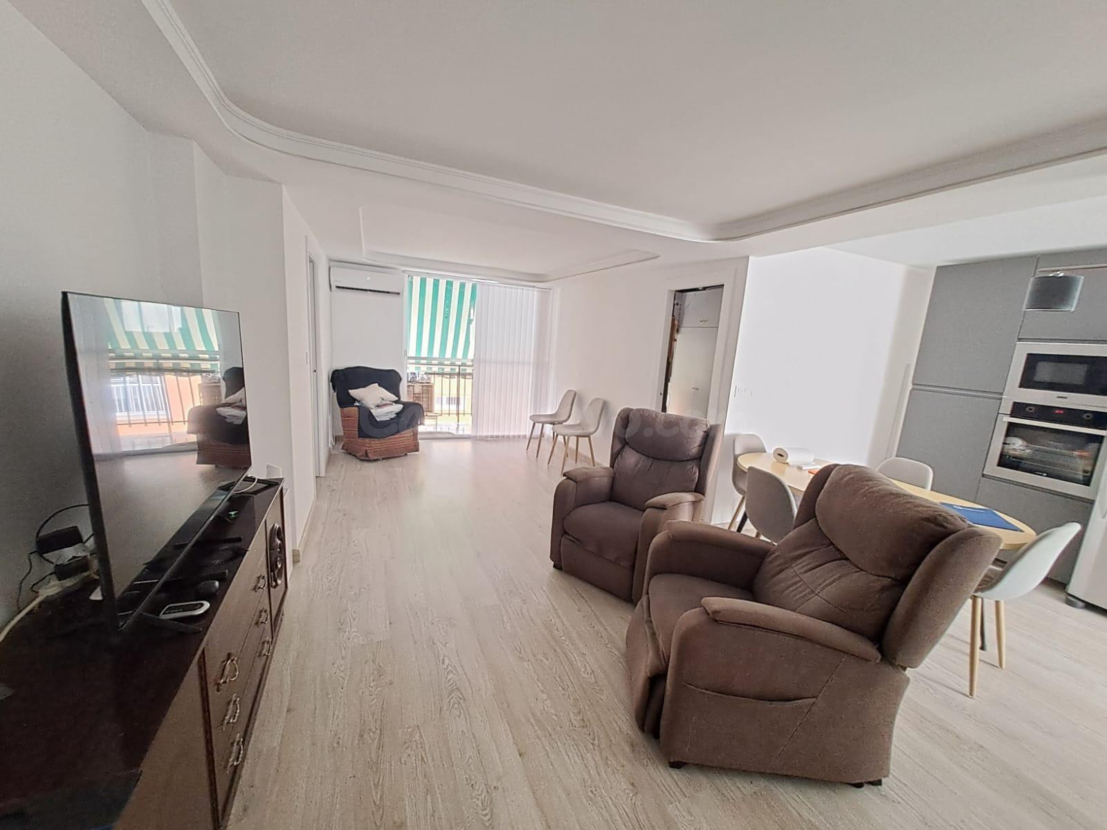 Piso de 4 Dormitorios y 2 Baños con Ascensor y Balcón en Sec