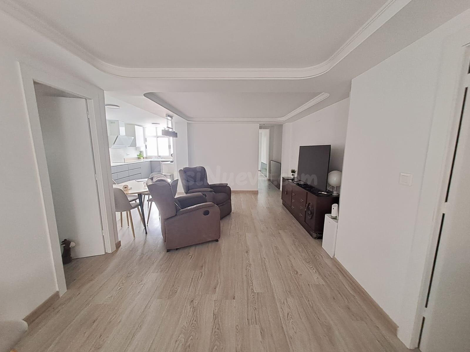 Piso de 4 Dormitorios y 2 Baños con Ascensor y Balcón en Sec - foto 2