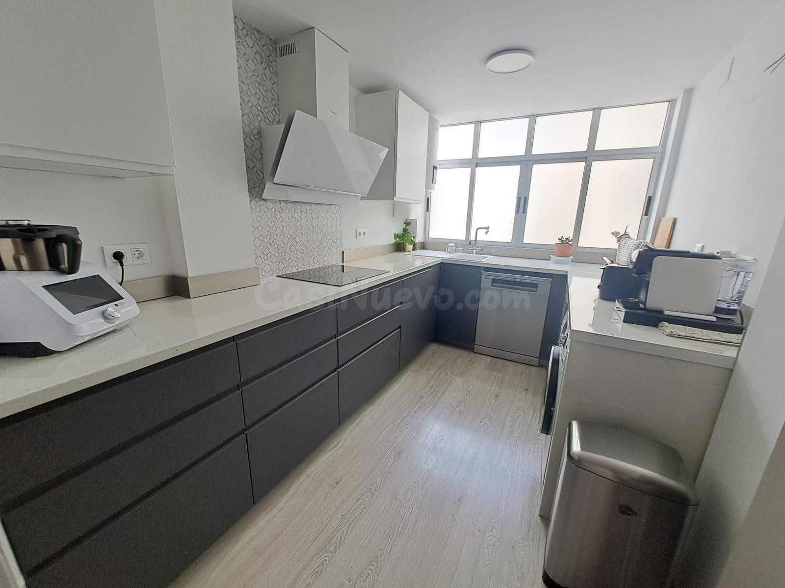 Piso de 4 Dormitorios y 2 Baños con Ascensor y Balcón en Sec - foto 4
