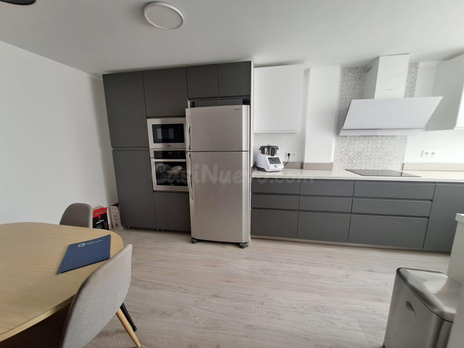 Piso de 4 Dormitorios y 2 Baños con Ascensor y Balcón en Sec - foto 5