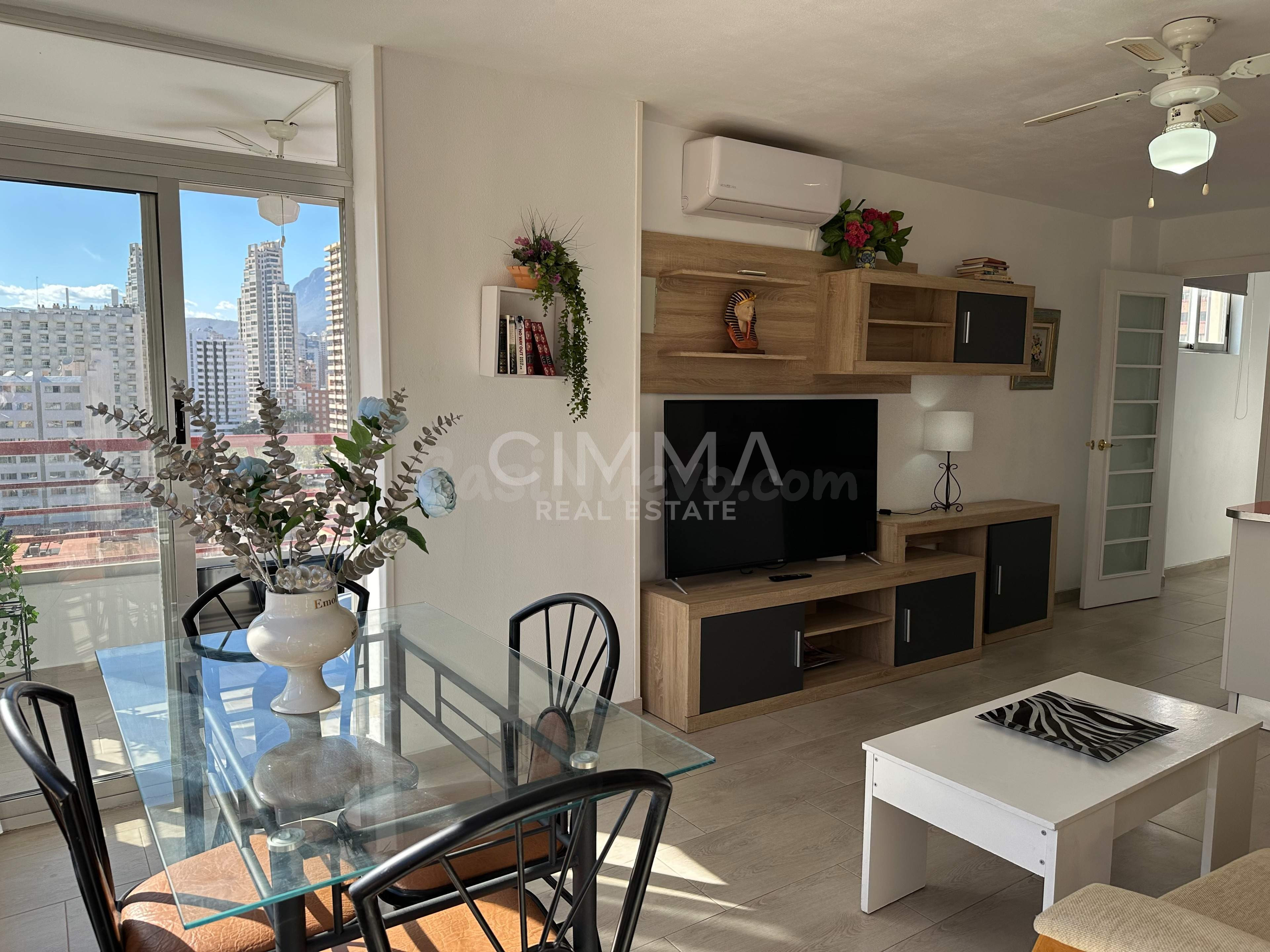 Apartamento reformado y luminoso con piscina, plaza de garaje y trastero en Levante
