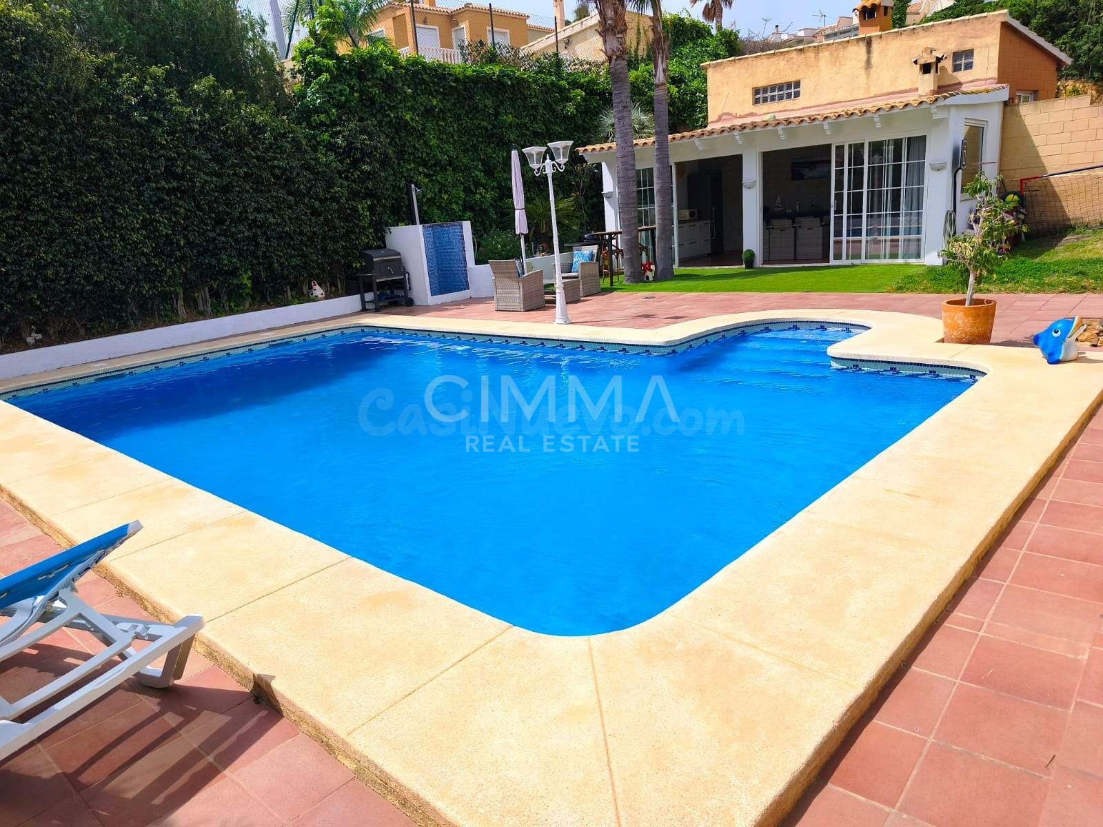 Exclusivo chalet independiente con piscina privada en La Nucía Park