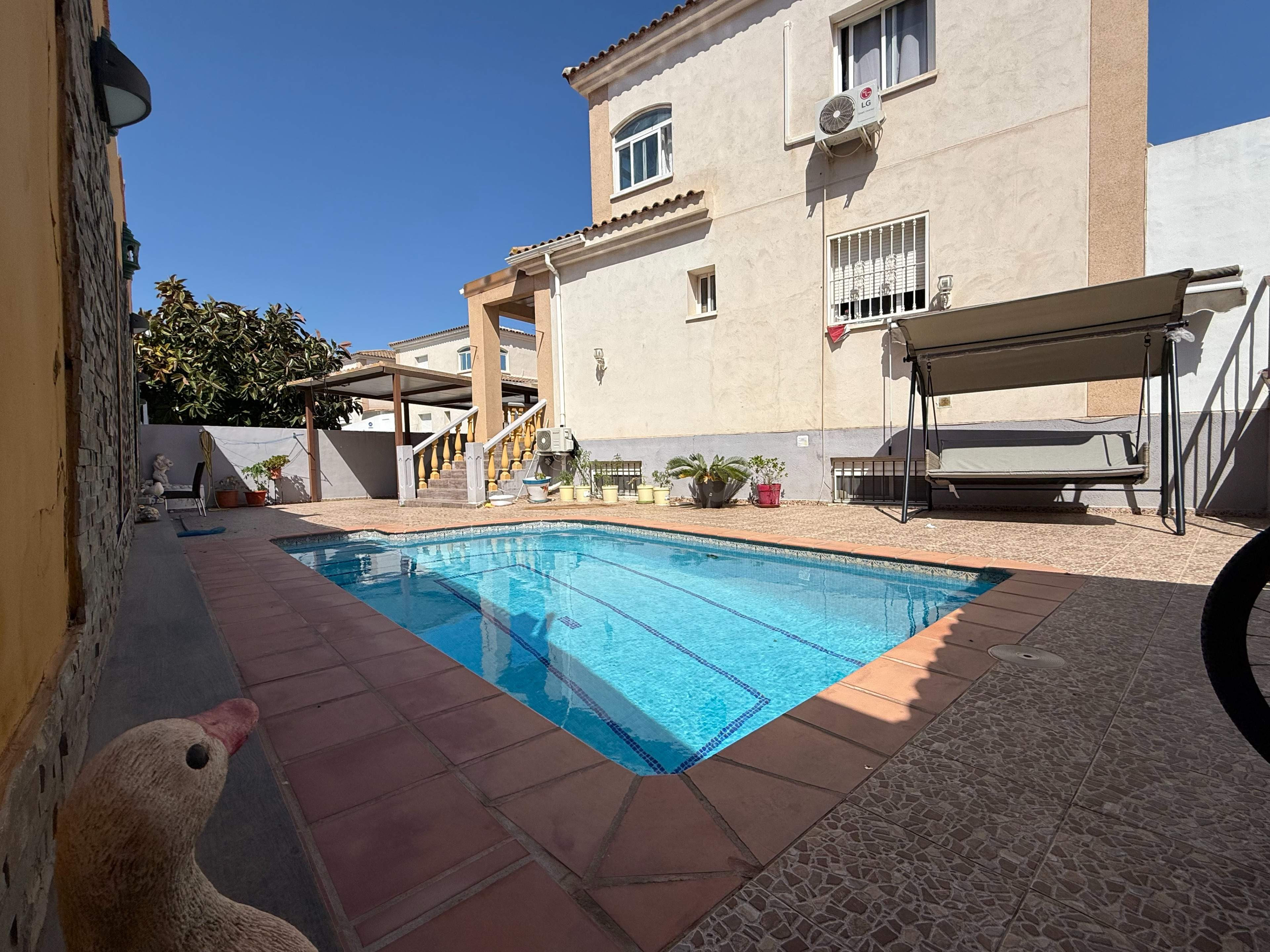 Exclusivo pareado en Pinar de Garaíta de cinco habitaciones