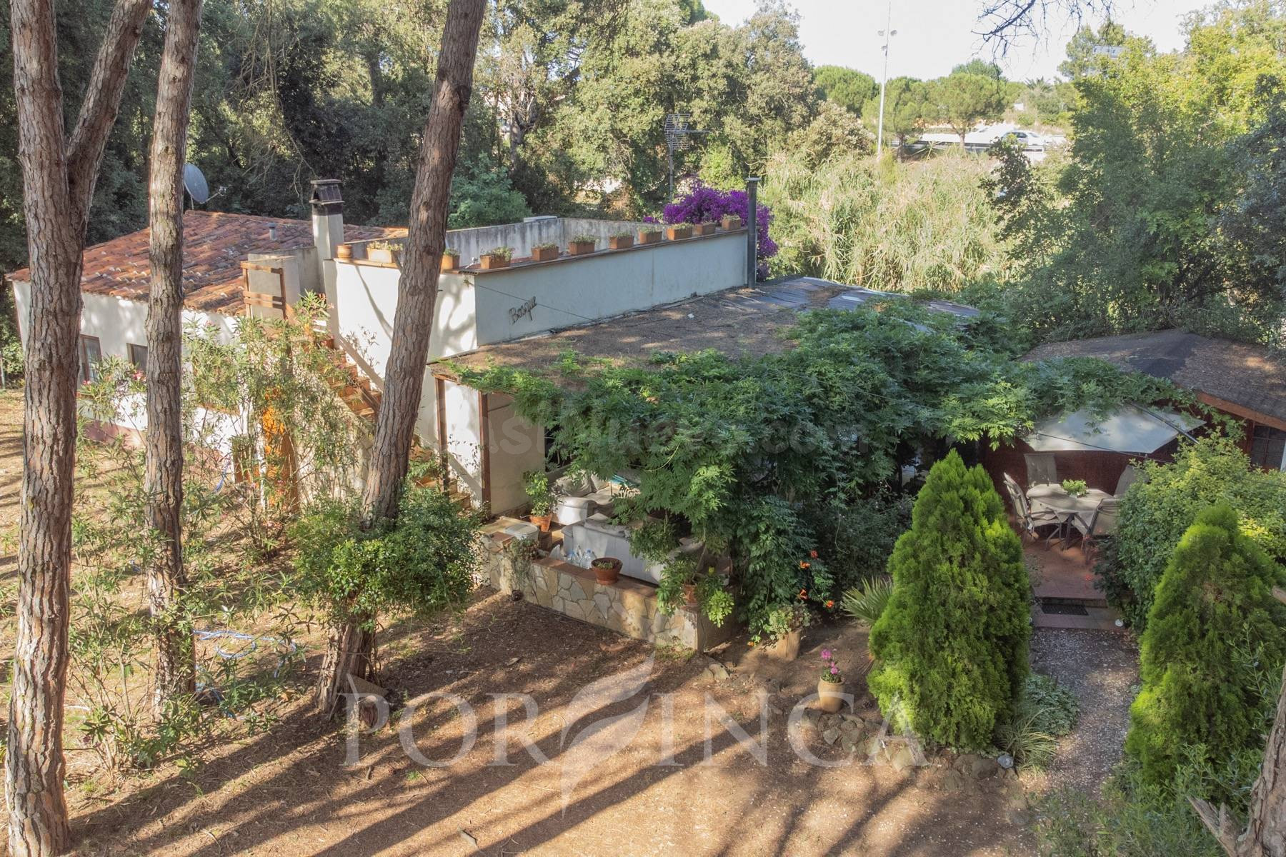 Encantadora casa en suelo rústico con 1.500 m2 de parcela y gran potencial en Mont-ras