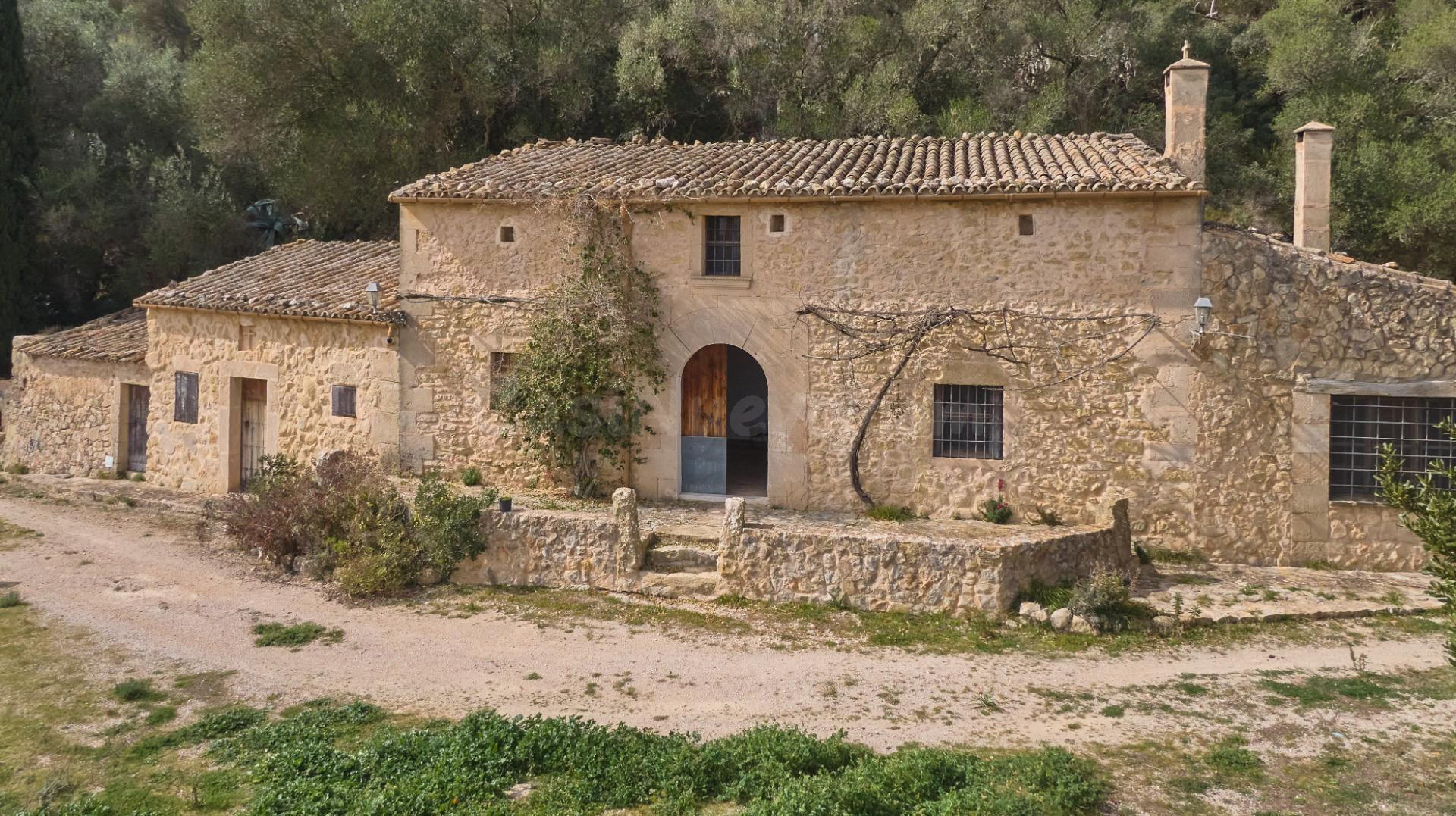 ¡¡¡Espectacular finca rústica bajo el Monasterio de Cura en LLucmajor!!! a reformar