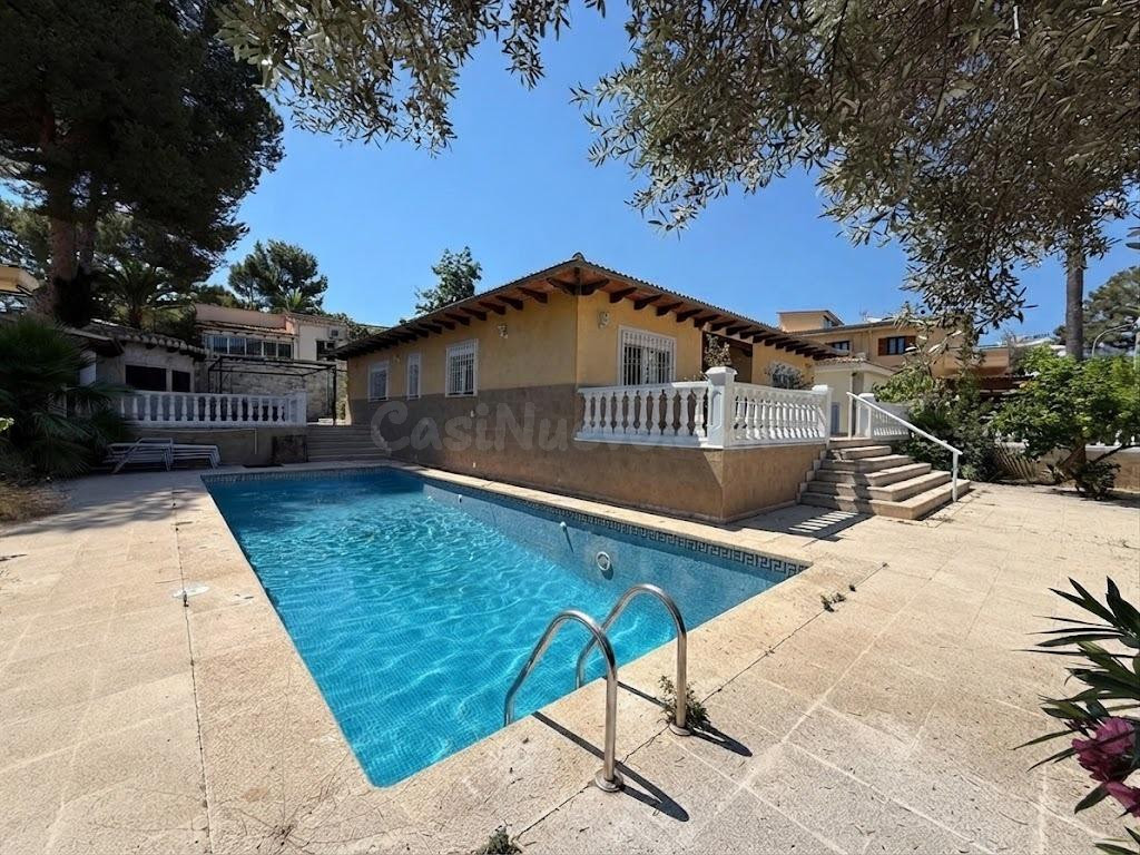 Exclusivo chalet con piscina y casa de invitados independien