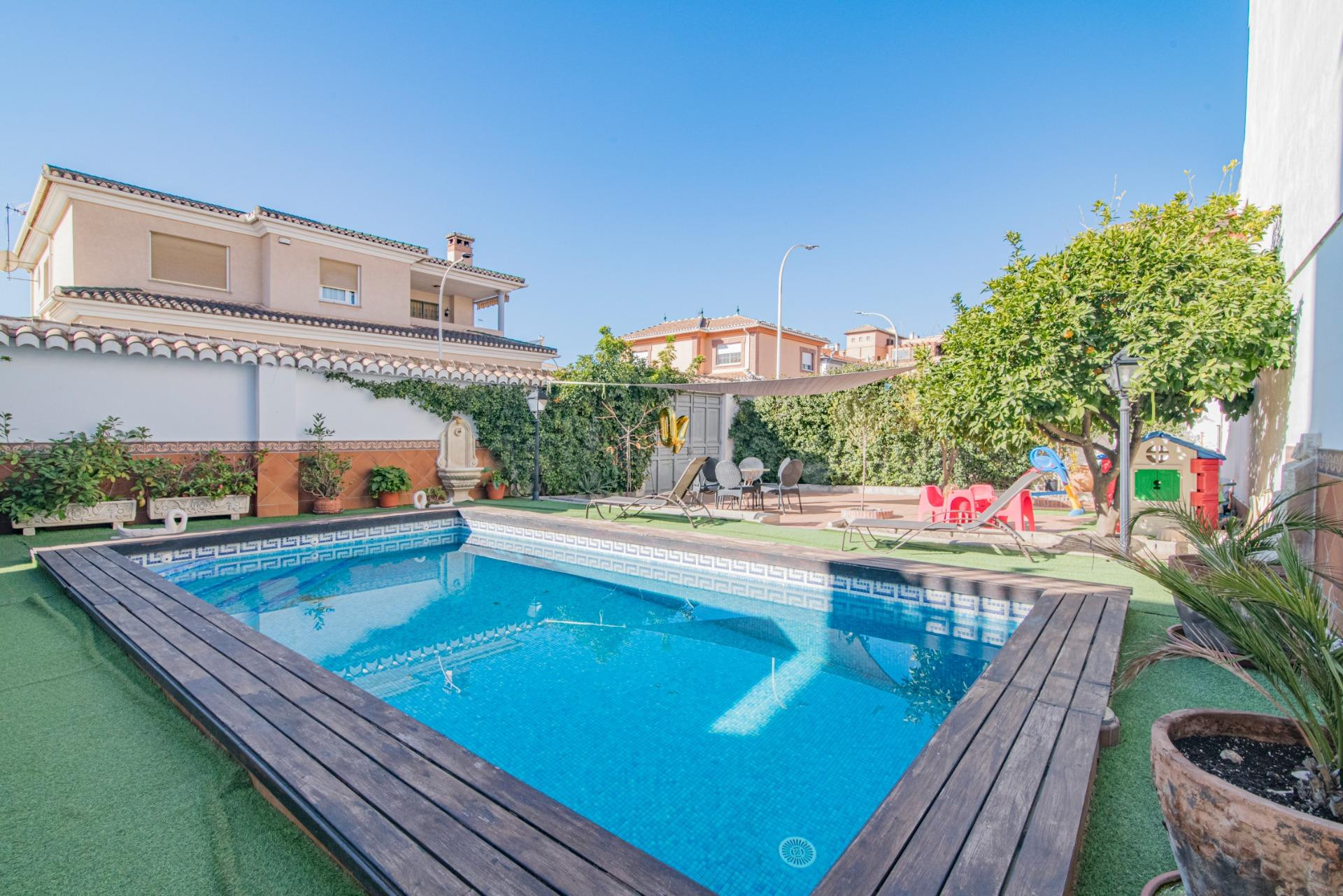 Encantador chalet ubicado en la mejor zona de Maracena, con Barbacoa y Piscina