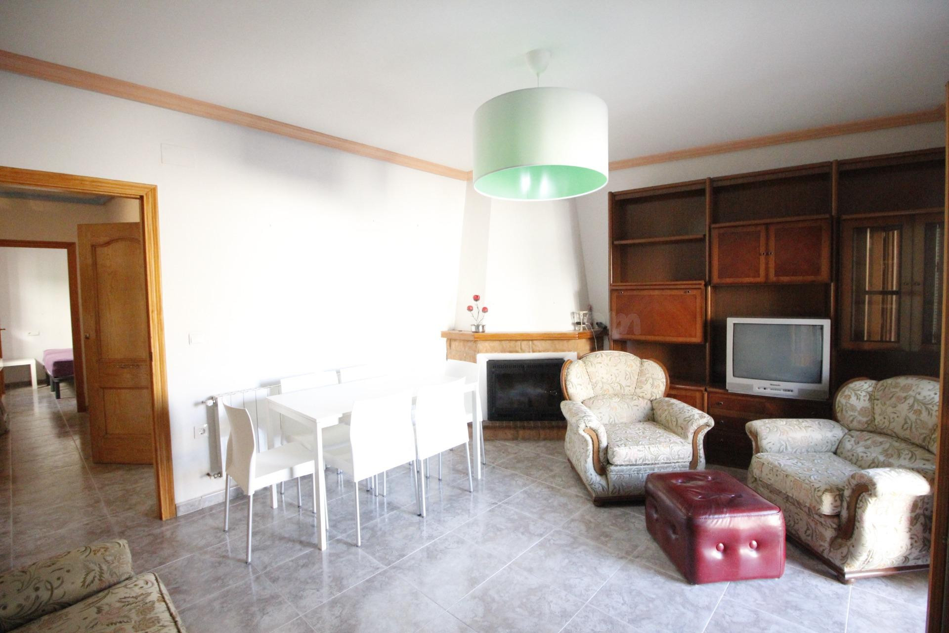 EXCELENTE CASA EN EL CENTRO DE BAZA!!!! - foto 3