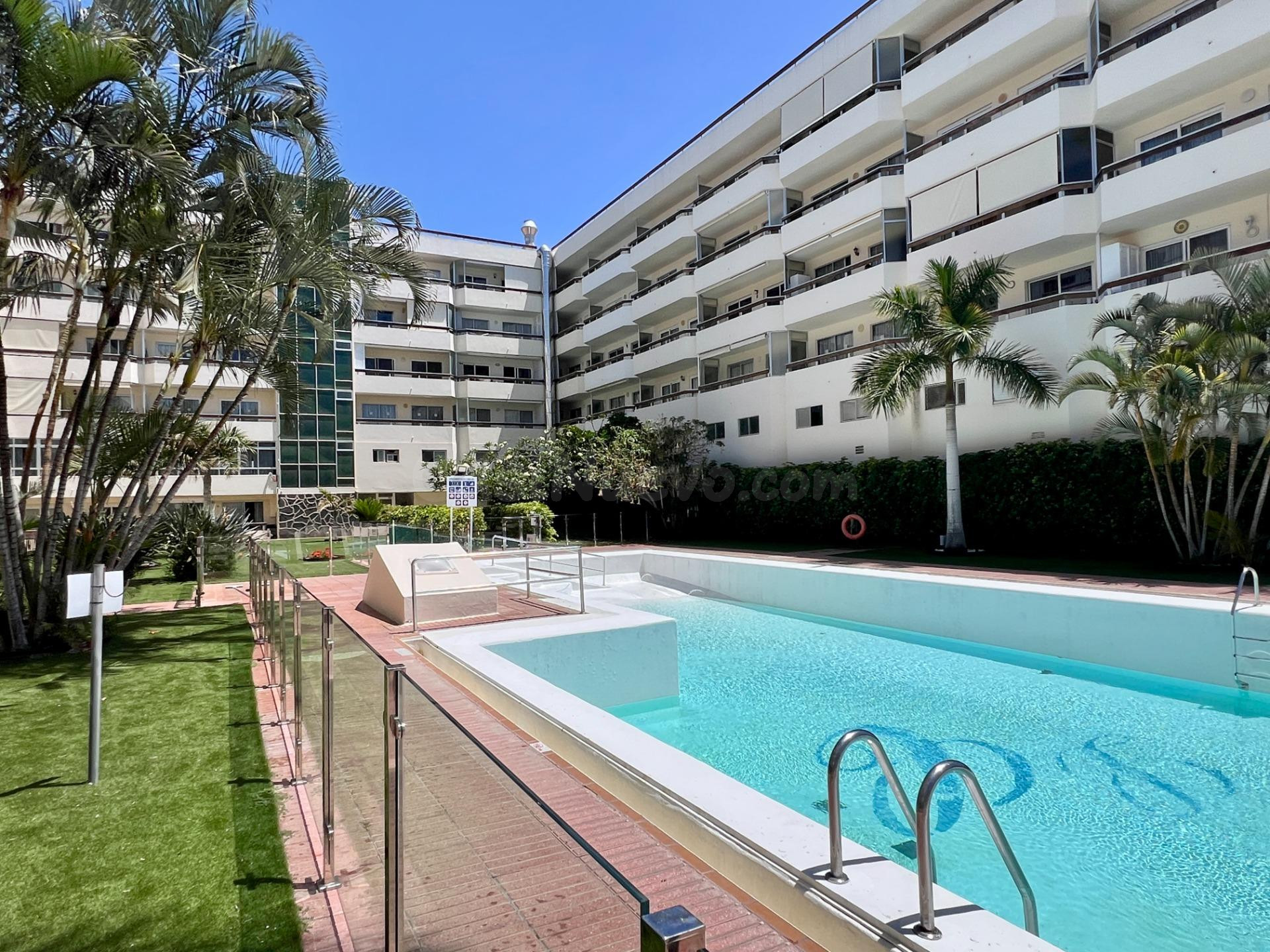Luminoso y acogedor apartamento con piscina y parking en Playa del Inglés