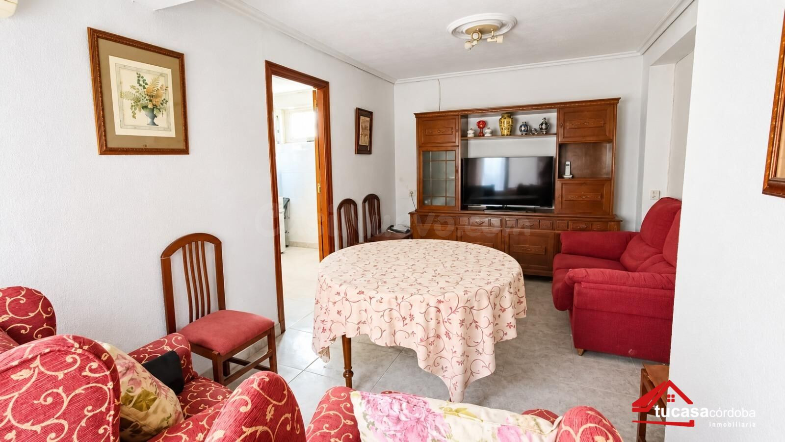 Casa en venta en exclusiva en el centro de Alcolea, con cochera y amplia terraza