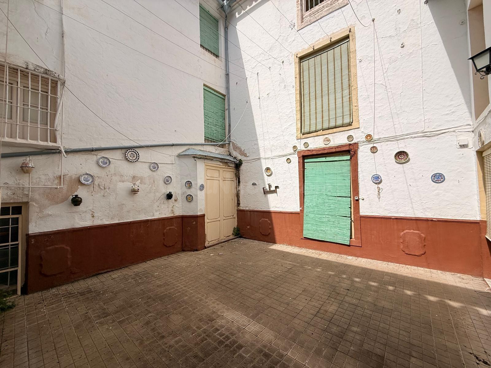 Casa señorial con gran fachada y patios en Benamejí (Córdoba - foto 3