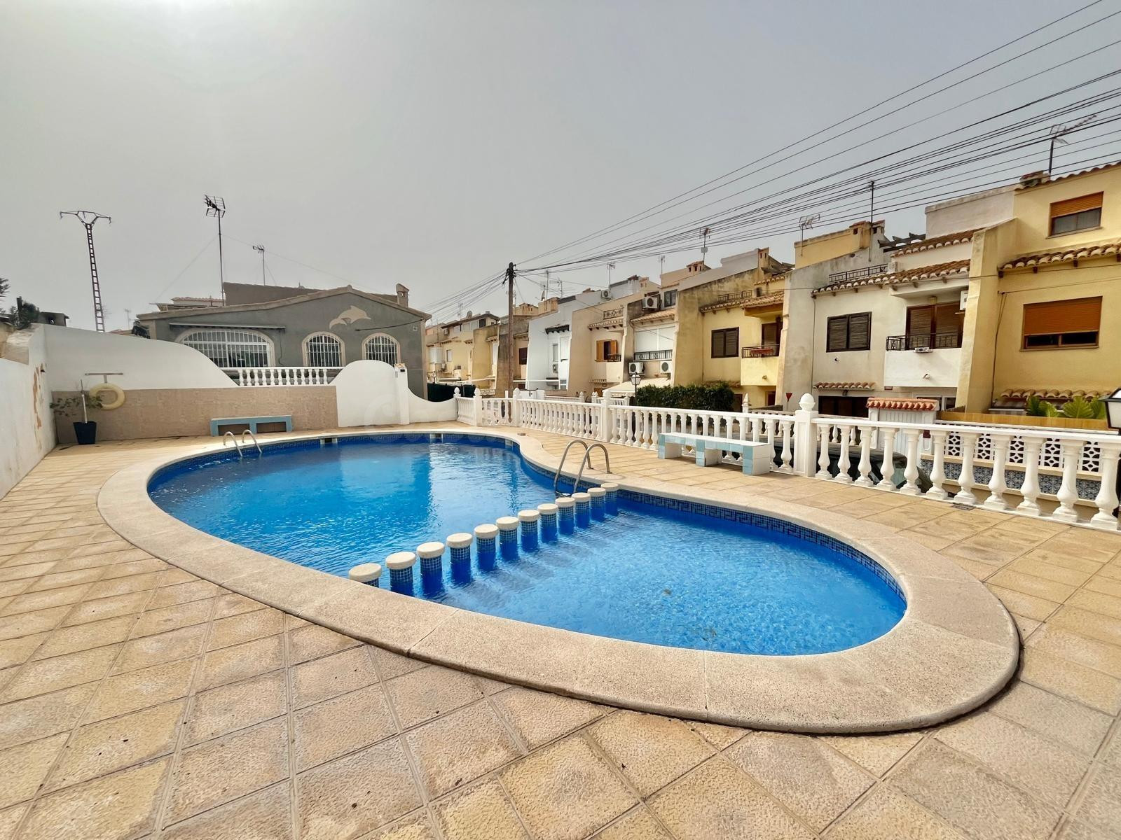 Chalet independiente con gran parcela y privacidad en Los Balcones – Torrevieja
