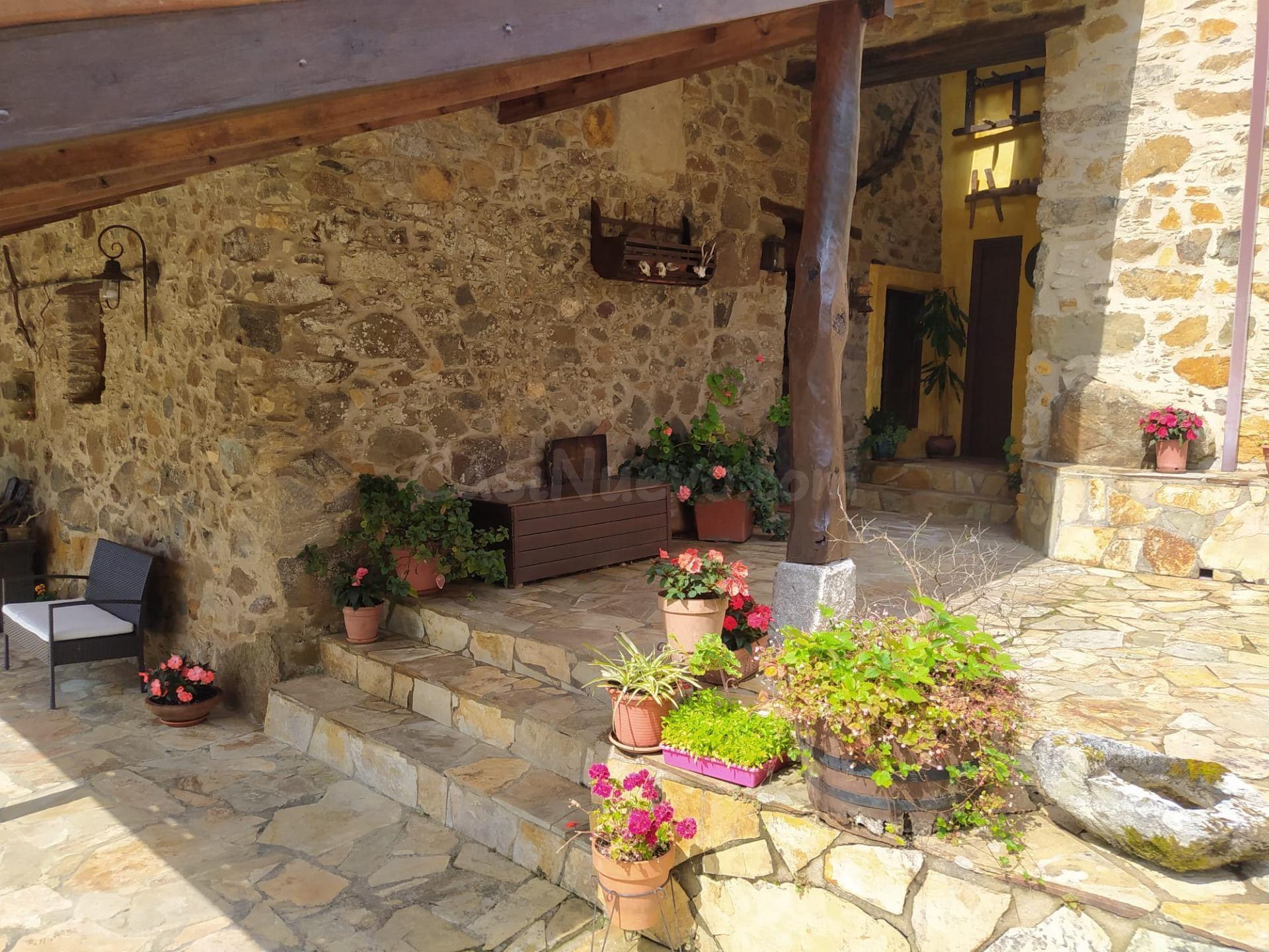 Casa de piedra con finca, licencia de casa rural y vistas ab - foto 5