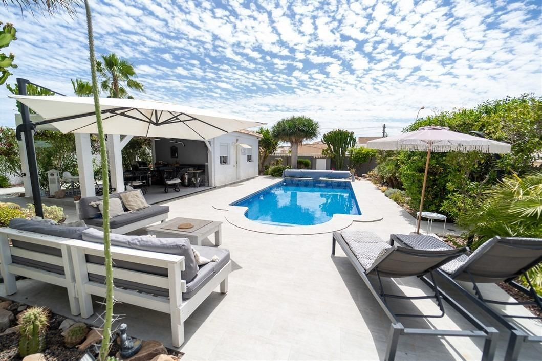 Villa exclusiva reformada con piscina privada – La Siesta, Torrevieja