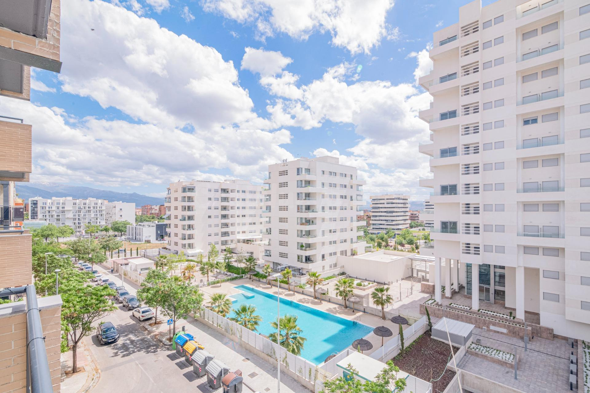 OPORTUNIDAD EN VENTA DE PISO VPO DE 3 DORMITORIOS EN BARRIO ALBAYDA CON PLAZA DE GARAGE Y TRASTERO