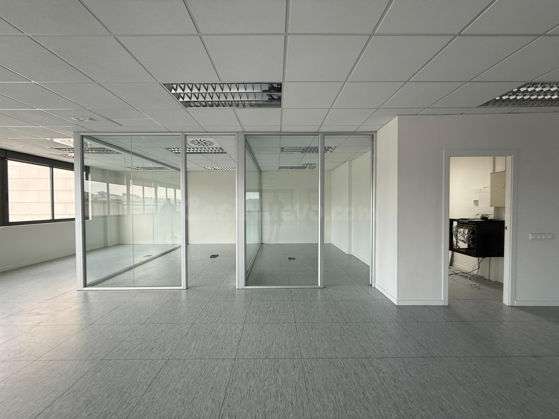 Oficinas en la zona de gran via 2 exteriores diafana con pk