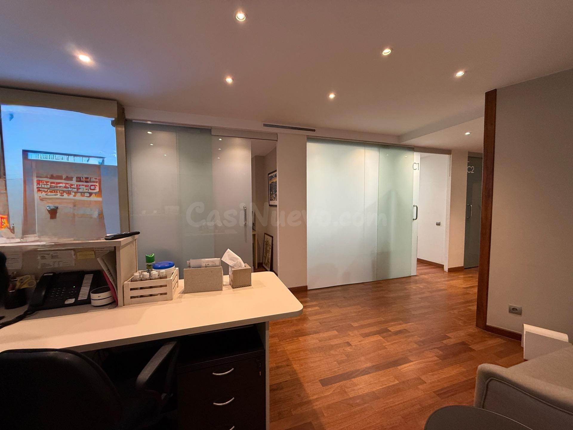 Oficina en Sant Gervasi – Galvany con licencia y 5 consultas o despacho profesionales