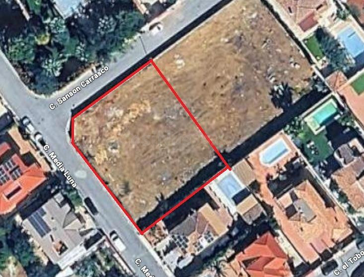 Magnífico solar de 1.002 m2 destinado a chalets individuales en la Urbanización Molino Ato de Otura