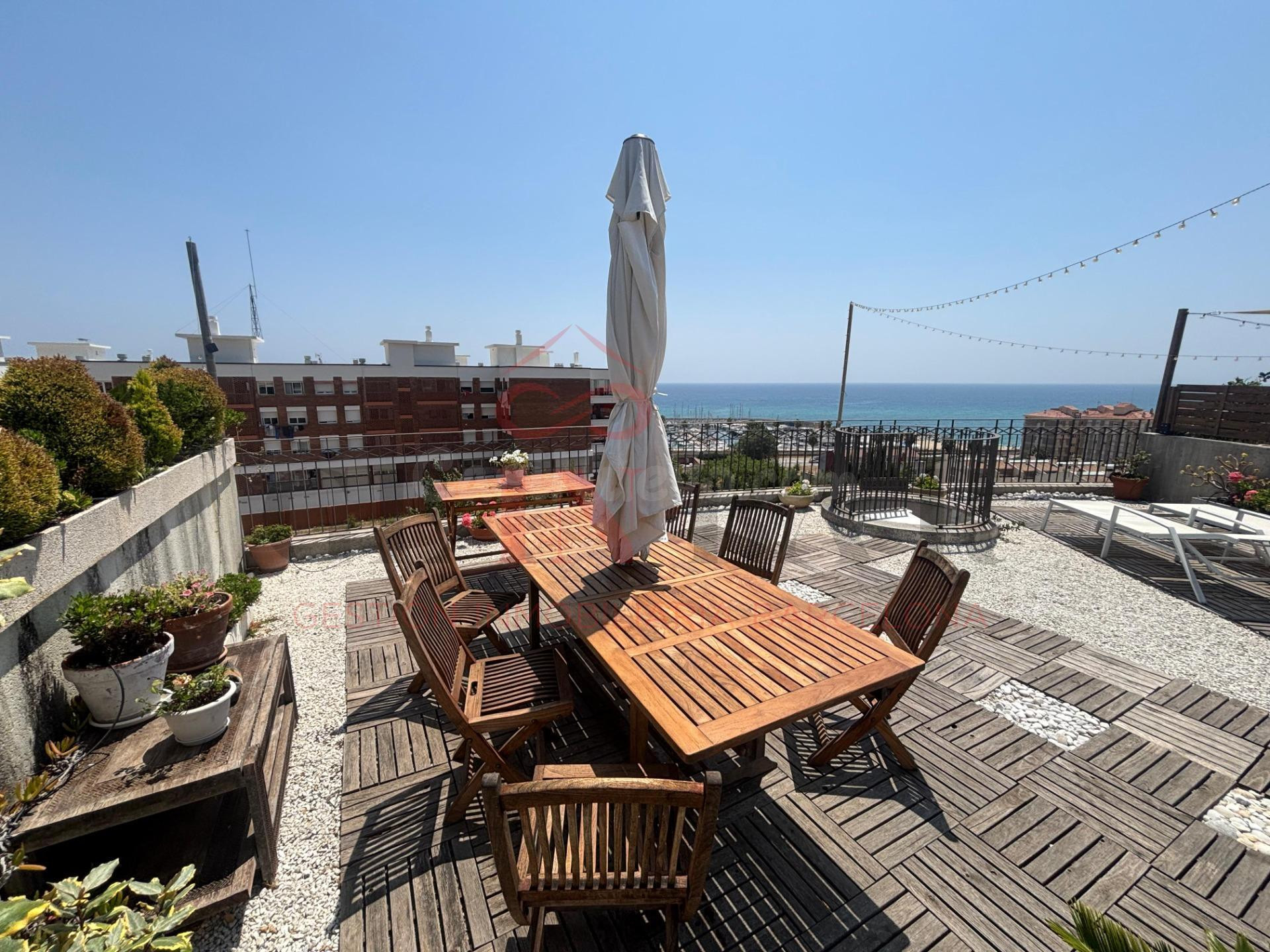 Ático dúplex con vistas panorámicas al mar y gran roof top p