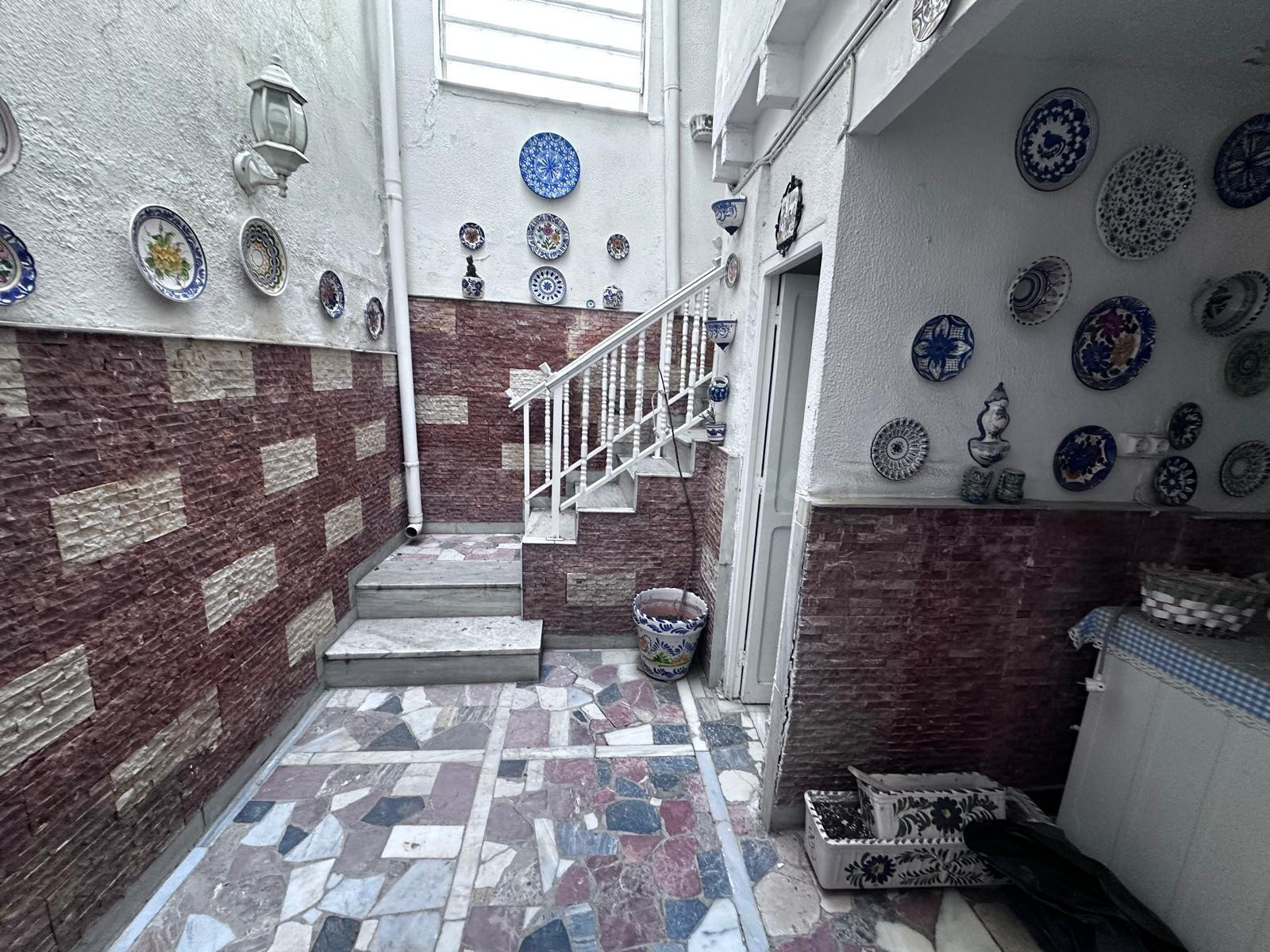 Oportunidad en Monóvar: amplia casa de 4 habitaciones y 2 baños