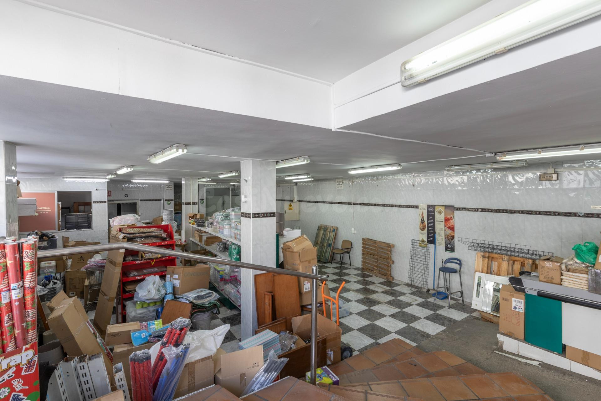 GRAN LOCAL COMERCIAL EN PLENO CENTRO DE INALLOZ – 196 M2