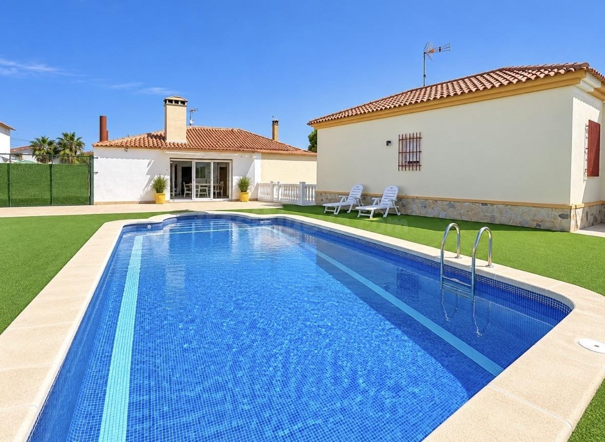 DOS CHALETS CON PISCINA, PARCELA DE 3.282M2, ORIHUELA, LA MATANZA