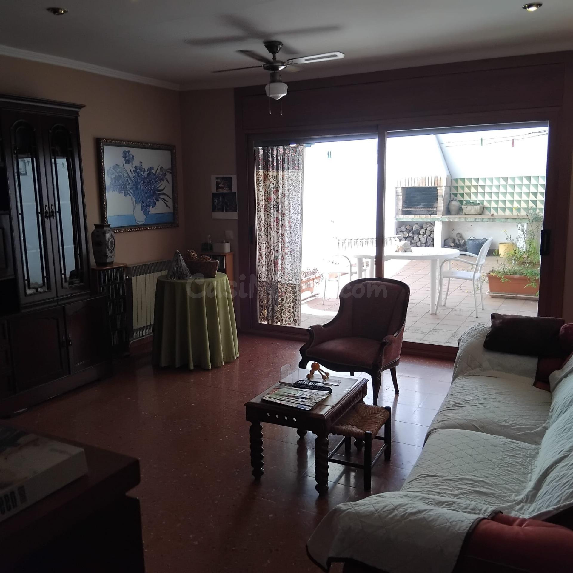 Casa con dos pisos y gran garaje almacén muy cerca del Ayunt - foto 3