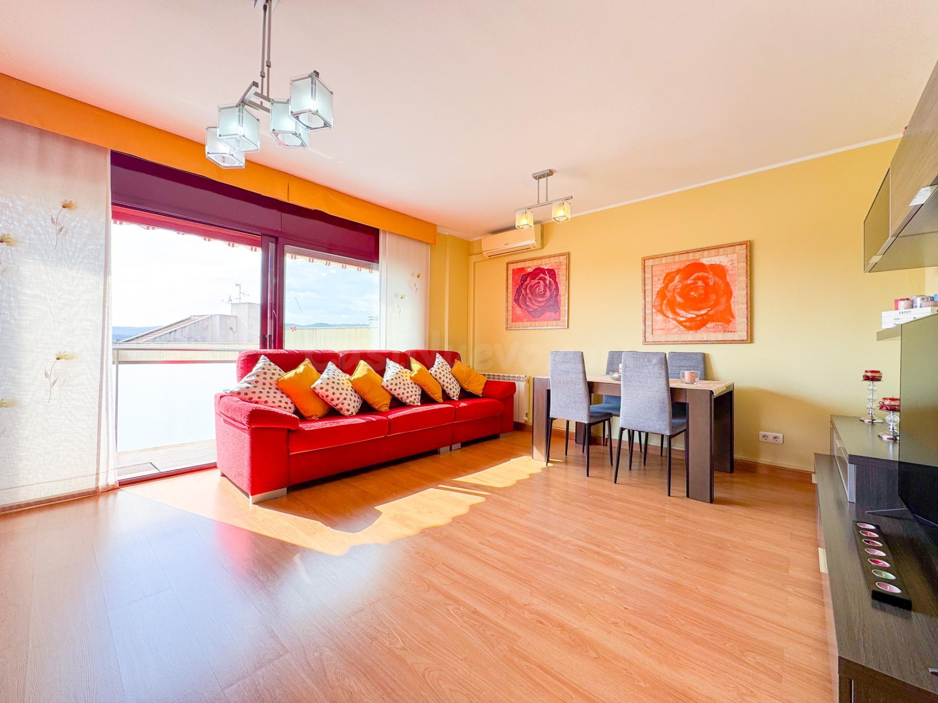Ático Céntrico con Vistas al Mar, 3 Hab., 2 Baños y Parking 