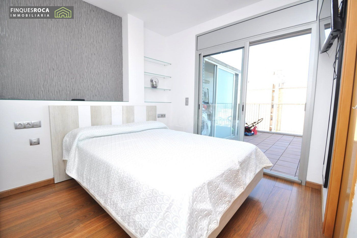Ático de 3 habitaciones en el centro del pueblo con 76m2 de  - foto 4