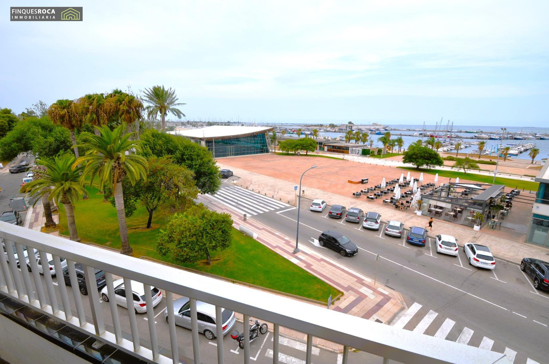 Exclusivo Piso en Primera Línea de Mar con Vistas Panorámicas