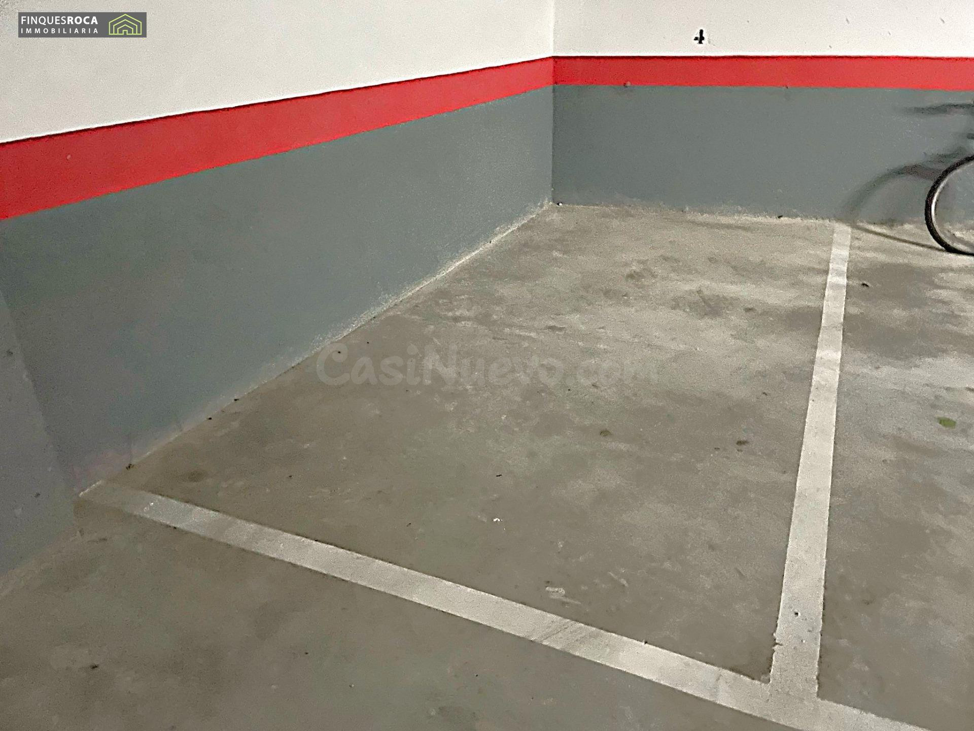 Plaza de aparcamiento de 11m2 cerca del campo de fútbol de La Ràpita.