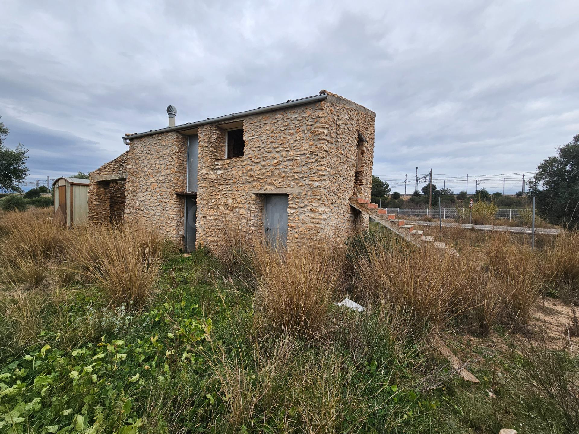FINCA RÚSTICA CON CASA DE PIEDRA
