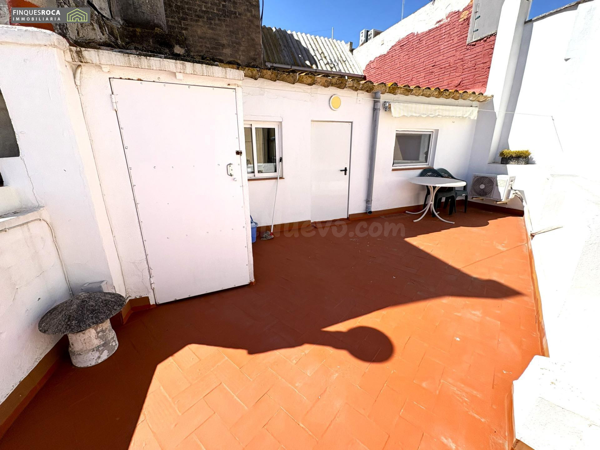 2ª Planta sin Ascensor de 2 Dormitorios, Baño, cocina comedor y Balcon + Estudio de 20 m2 independiente mas Terraza de 20 m2