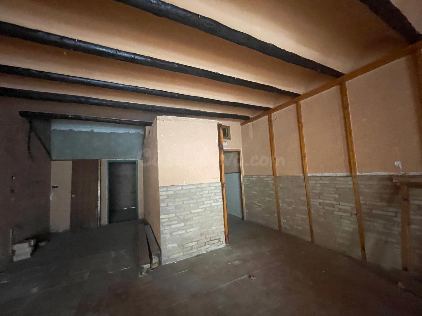 ¡Local en venta en pleno corazón del Zaidín!