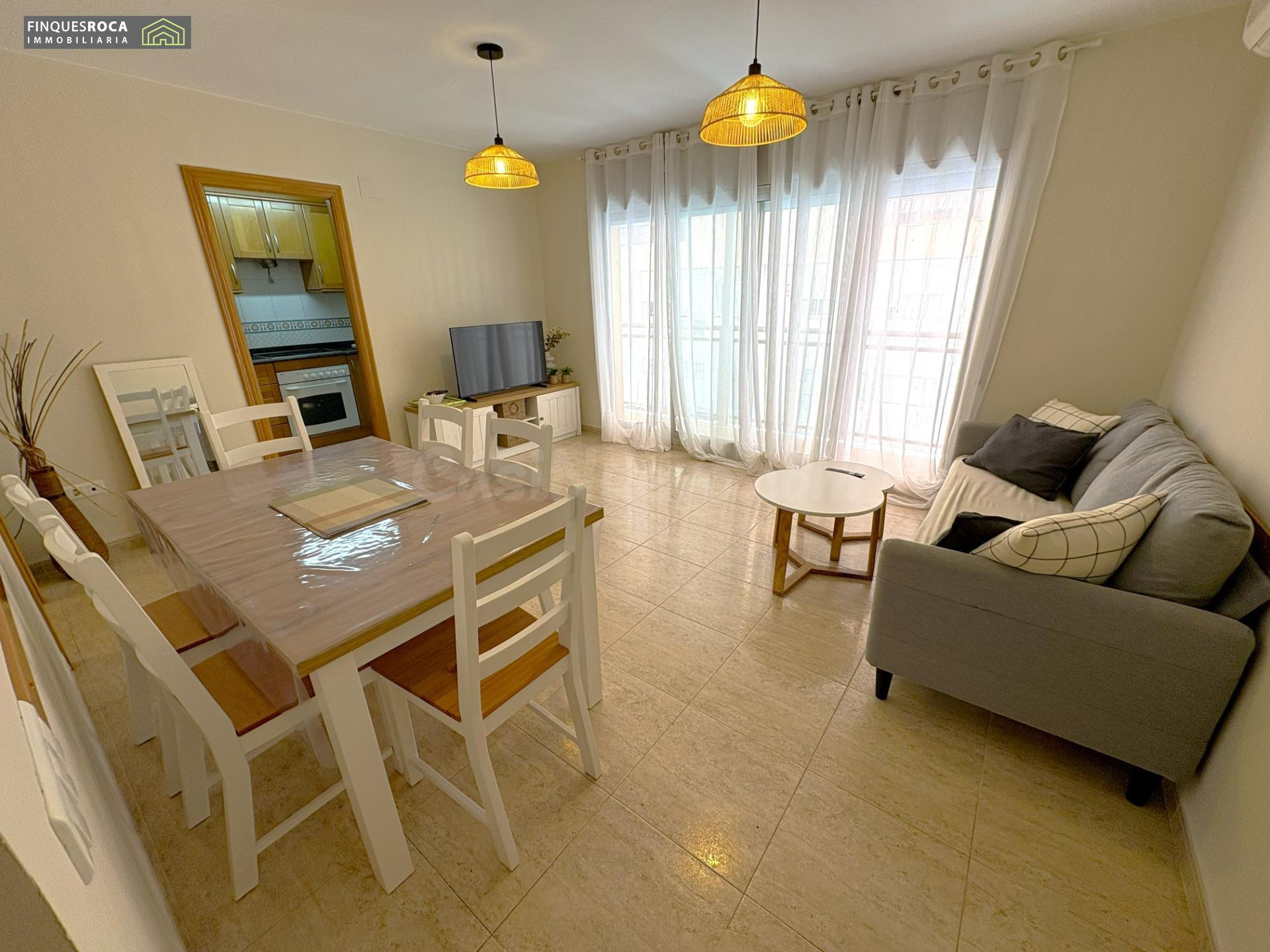 a 200 metros de la playa del Juanito, piso de 3 Dormitorios, 2 Baños, Cocina independiente, comedor-estar y Balcon, para entrar a vivir