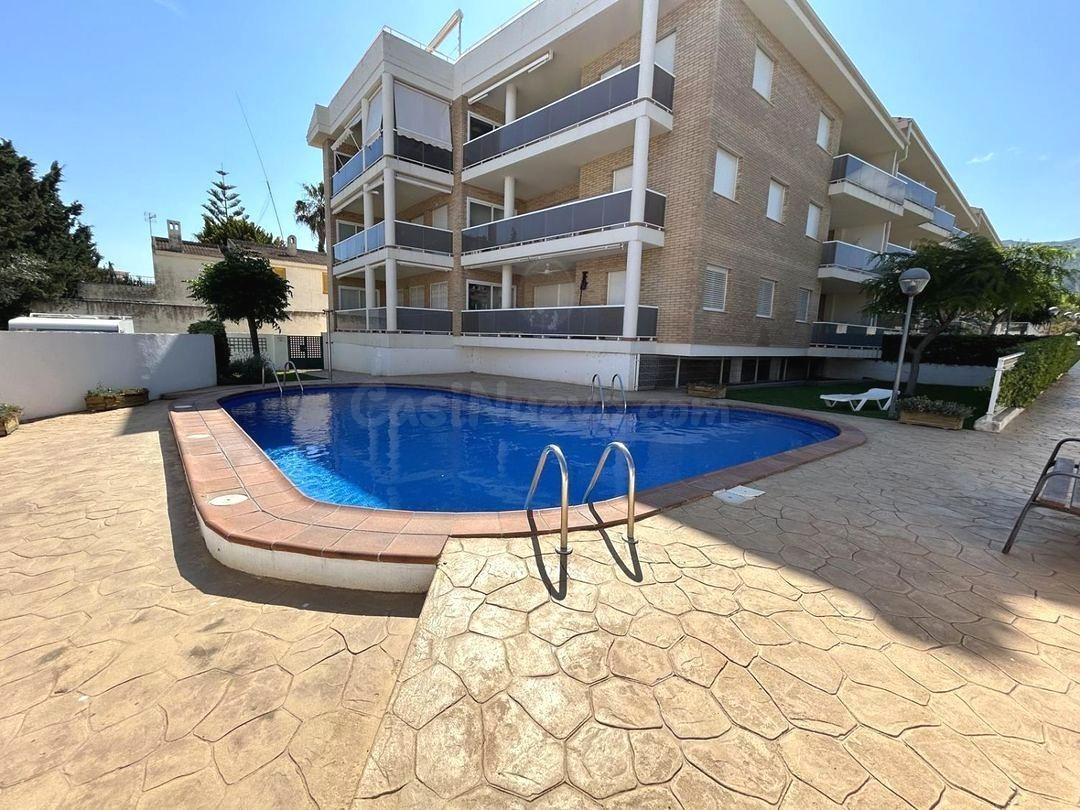Piso de 3 habitaciones, con piscina y terraza con vistas al mar