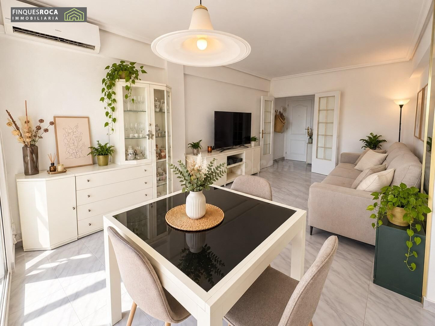 3 Planta Esquinero sin ascensor,  de 3 Dormitorios, Baño Completo, Comedor-Estar, Cocina Independiente y Terraza, a 800 metros de la playa