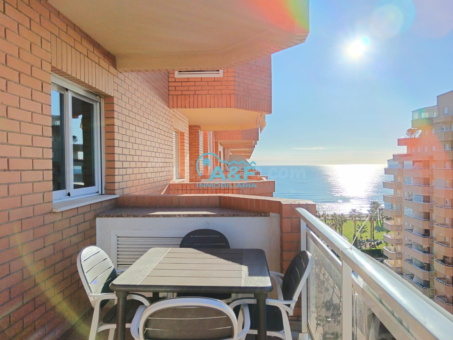 AYF INMOBILIARIA VENDE APARTAMENTO PRIMERA LINEA