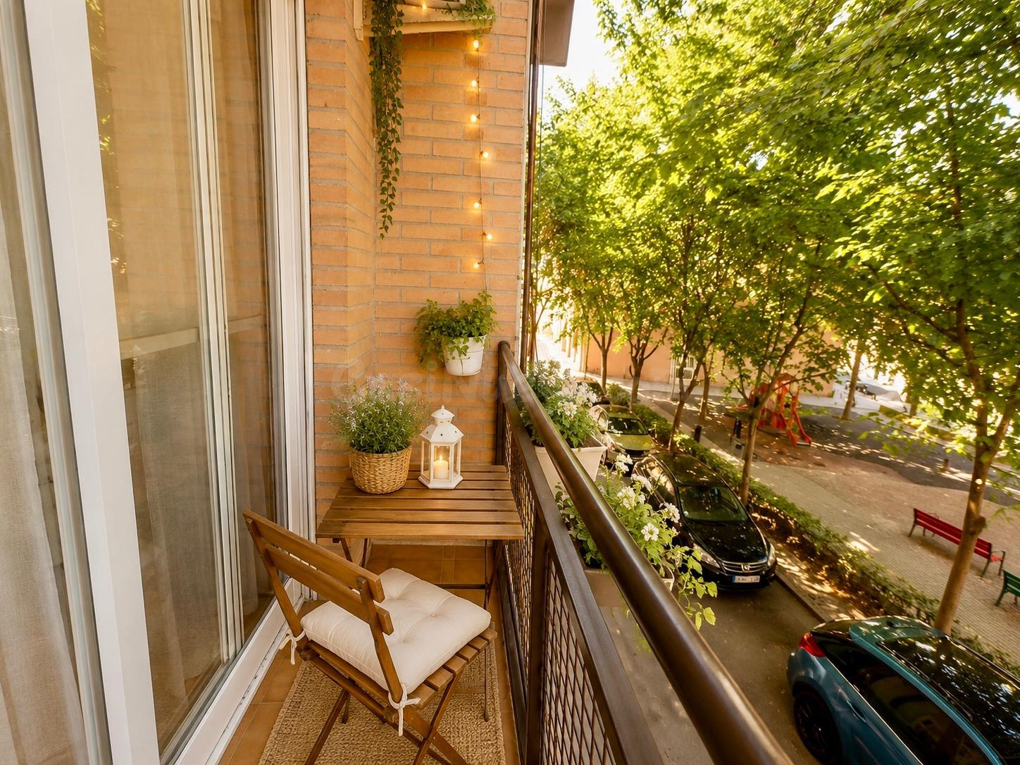 Piso reformado, totalmente exterior, con 2 balcones y ascensor en Torrent
