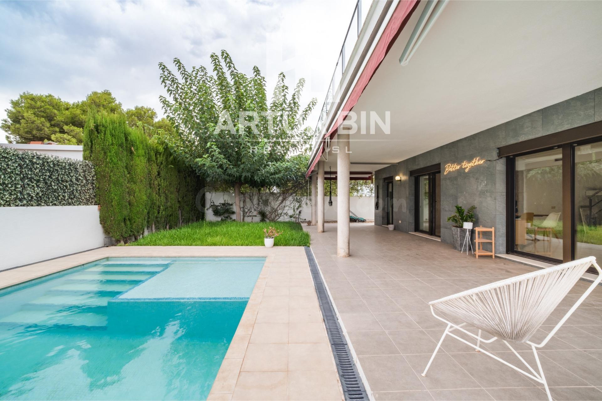 Casa 5 habitaciones 215m² en venta - Urbanizacion montsano - foto 2