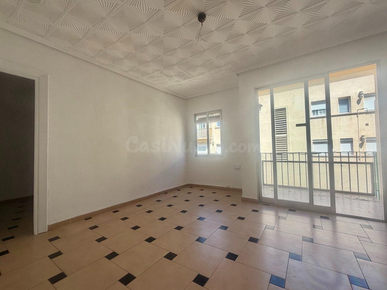 Amplia vivienda con trastero y dos balcones en El Cabanyal